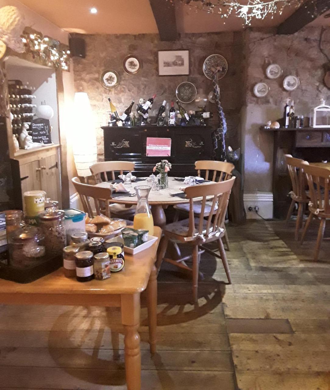 The Mitre Inn Witheridge Exterior foto